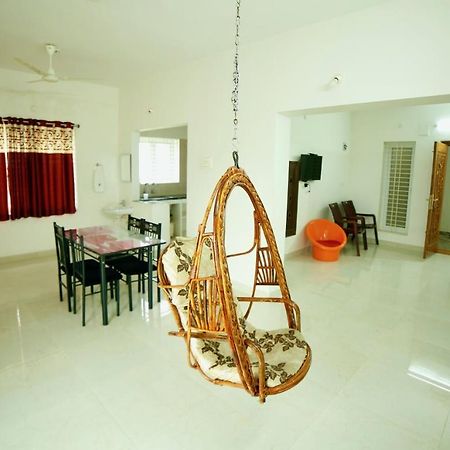 Truelife Homestays - Alamelu Avenue - Fully Furnished Ac 2Bhk Apartments In Tirupati - Walkable To Restaurants & Super Market - Fast Wifi - Kitchen - Easy Access To Airport, Railway Station, Sri Padmavathi & Tirumala Temple Esterno foto