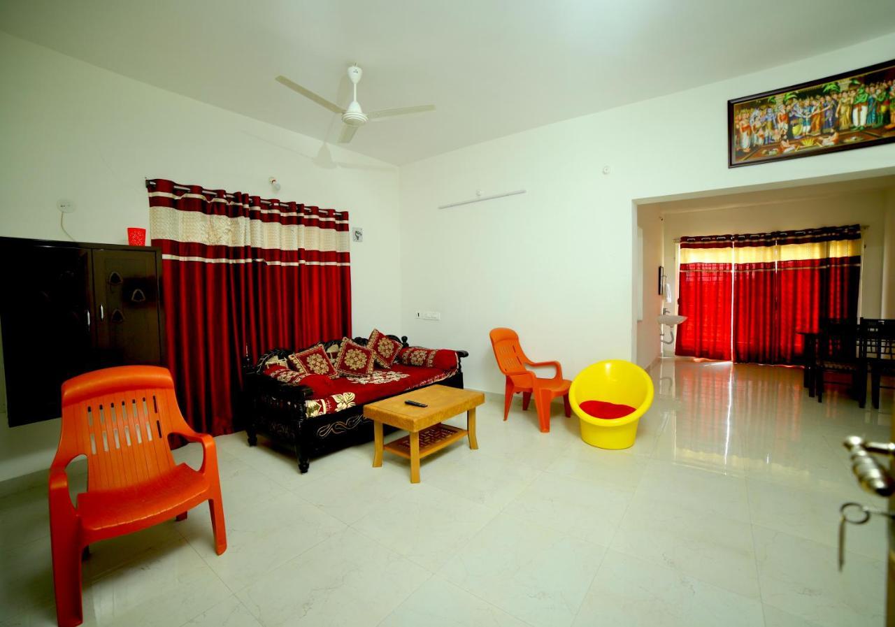 Truelife Homestays - Alamelu Avenue - Fully Furnished Ac 2Bhk Apartments In Tirupati - Walkable To Restaurants & Super Market - Fast Wifi - Kitchen - Easy Access To Airport, Railway Station, Sri Padmavathi & Tirumala Temple Esterno foto